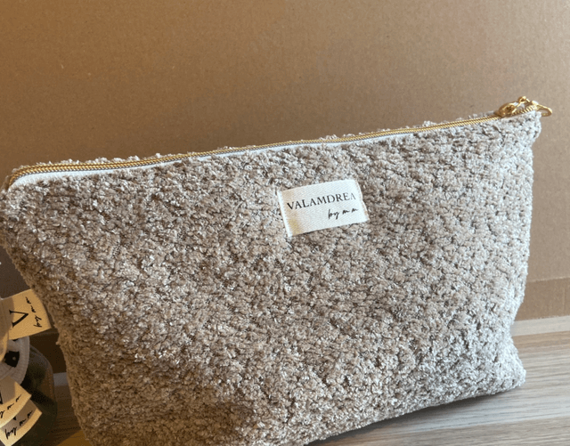 Trou de toilette, bouclettes, taupe