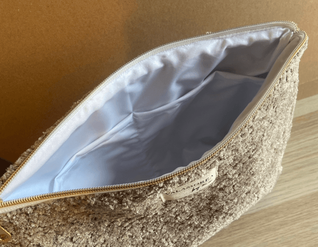 Trou de toilette, bouclettes, taupe